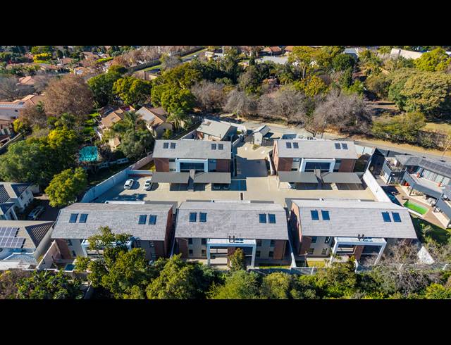 3 BEDROOM APARTMENT FOR SALE IN BRYANSTON